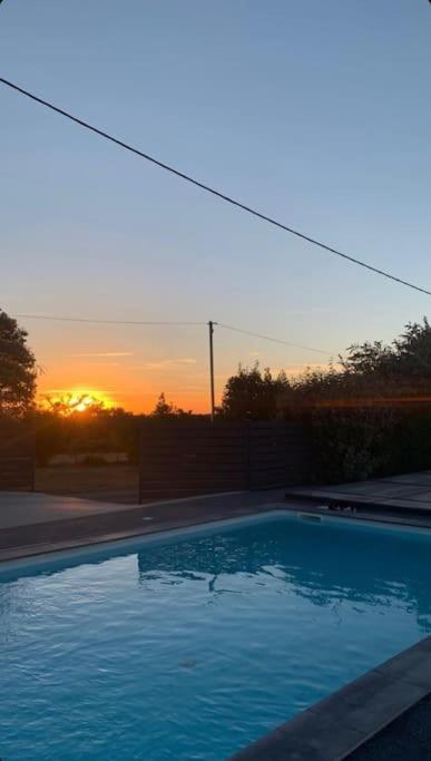 Loue Ancien Moulin A Vent Avec Piscine Et Jacuzzi Villa Neuvy-Bouin Eksteriør billede